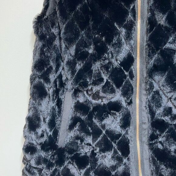 NWT Carmen Marc Valvo Minky Soft Faux Fur Diamond Quilt Vest Sz S - Picture 4 of 8